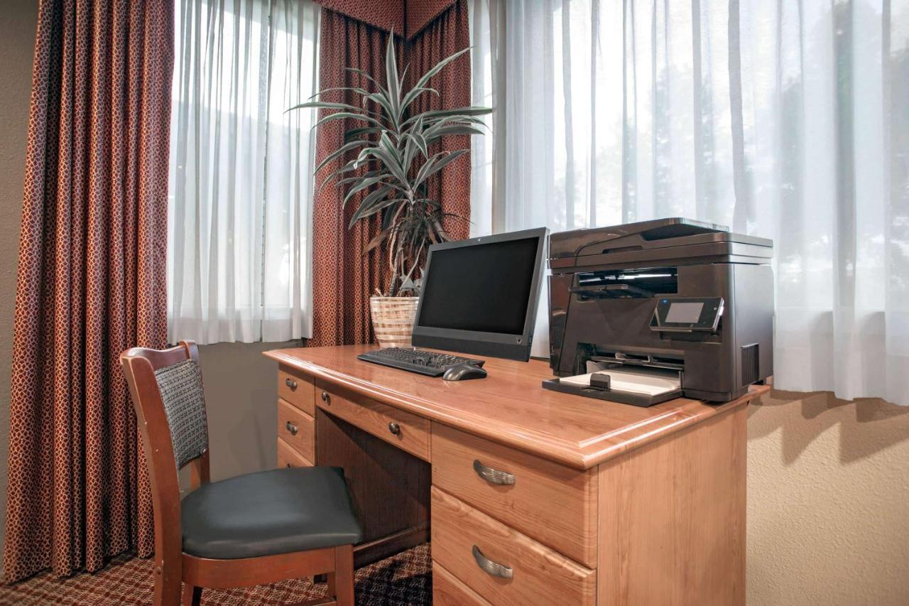 Hawthorn Suites By Wyndham Kent, Wa Luaran gambar