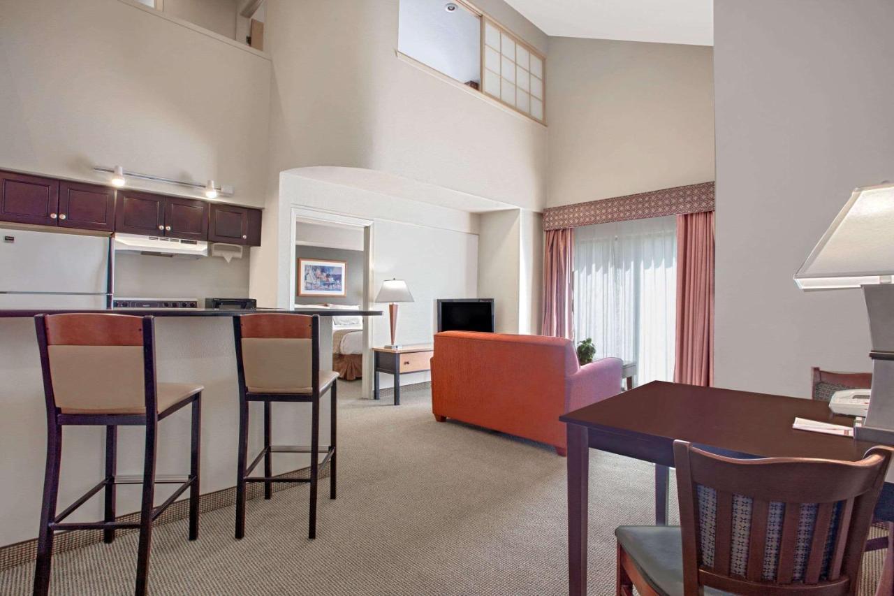 Hawthorn Suites By Wyndham Kent, Wa Luaran gambar