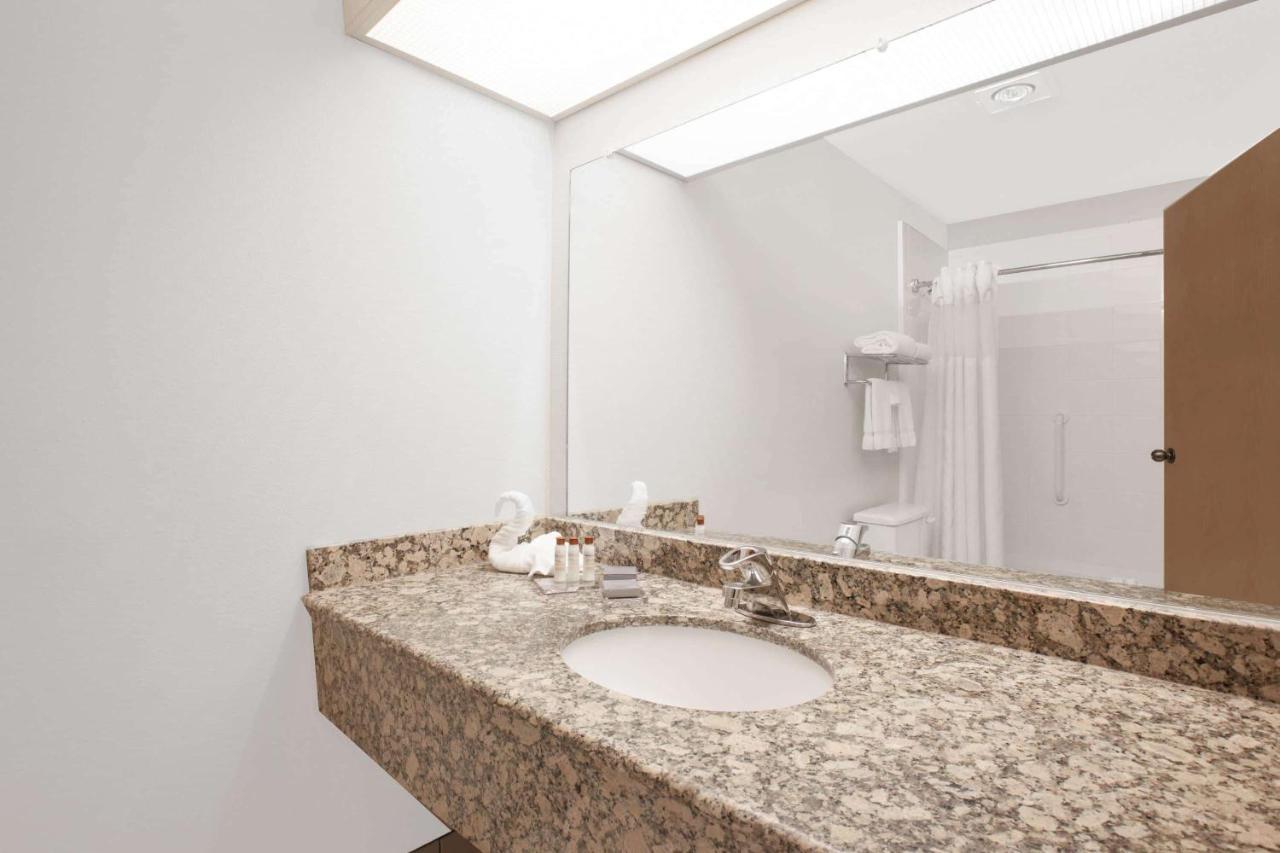 Hawthorn Suites By Wyndham Kent, Wa Luaran gambar
